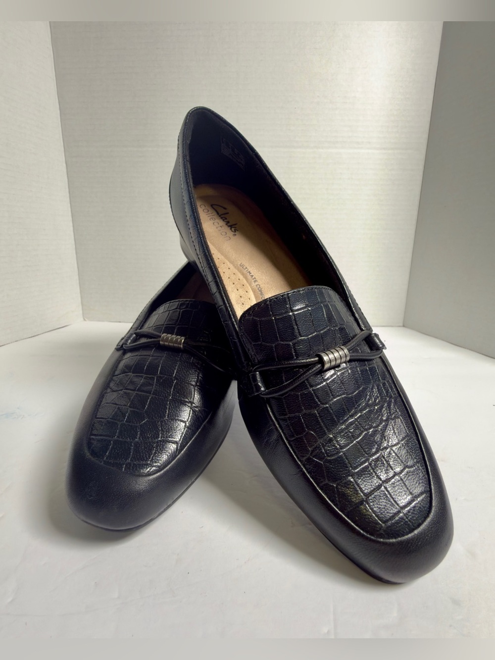Clarks Black Croc-Embossed Metal-Bit Slip-On Loafers Sz 8